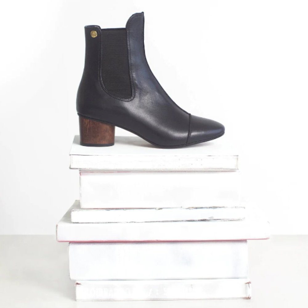 Taylor & Thomas Patti Black Chelsea Boots